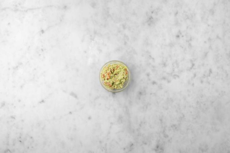 Gör guacamole