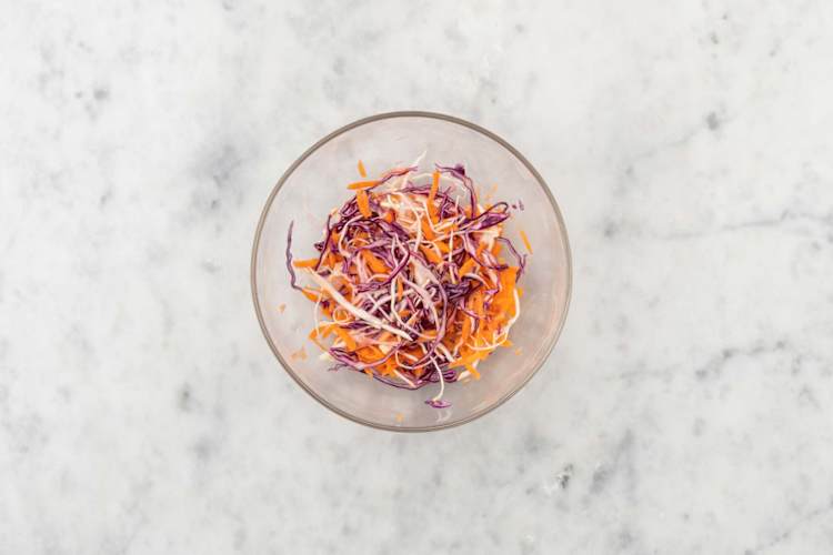 Préparer la salade de chou