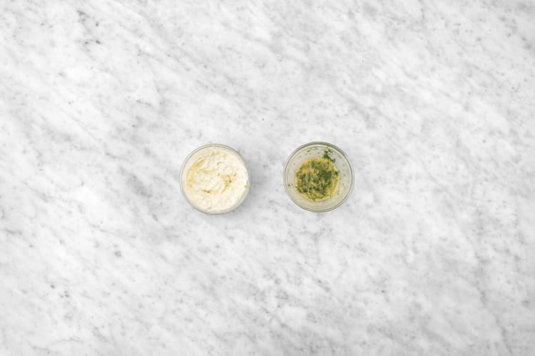 Préparer la sauce à la ciboulette