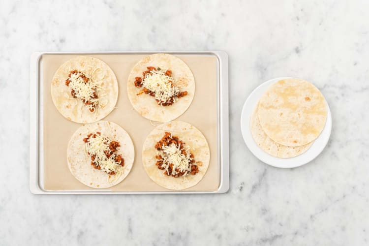 Assembler et cuire les tacos au four