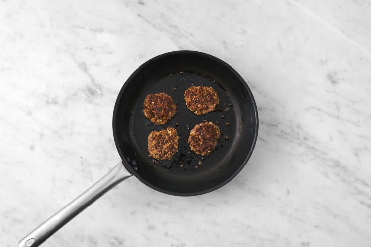 Cuire les galettes « kibbeh »