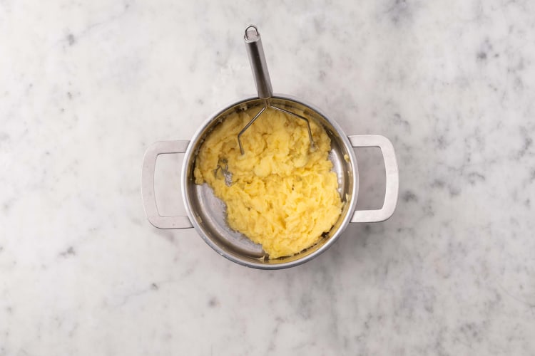 Roast Chicken in Red Wine Mushroom Sauce Recipe HelloFresh