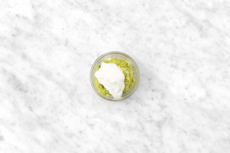 Make guacamole crema