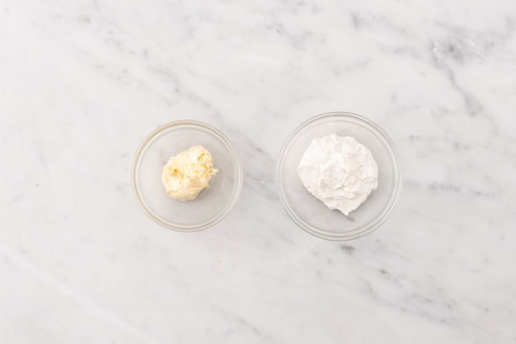 Make garlic butter and ricotta mixture