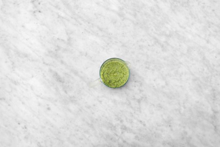 Prepara el aceite de albahaca