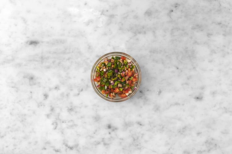 Prepara la salsa criolla