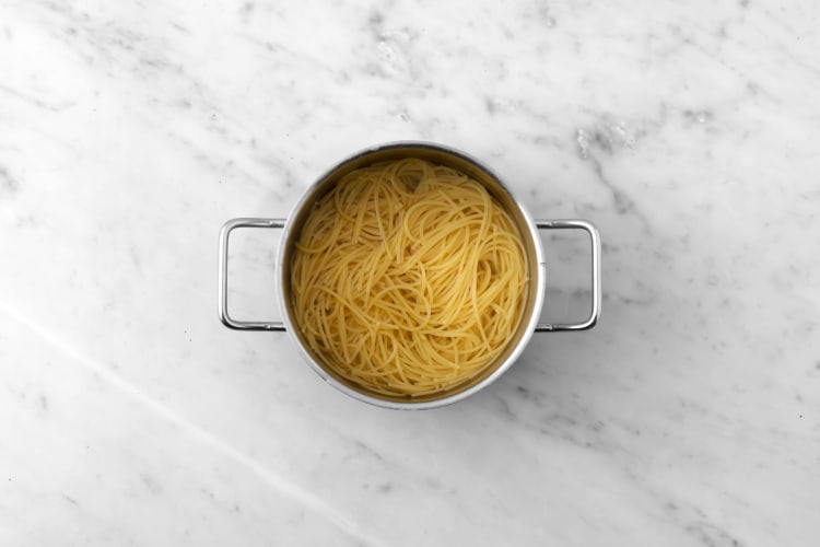 Spaghetti au poireau & lardons Recette HelloFresh