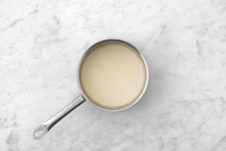 Prepara la salsa de queso