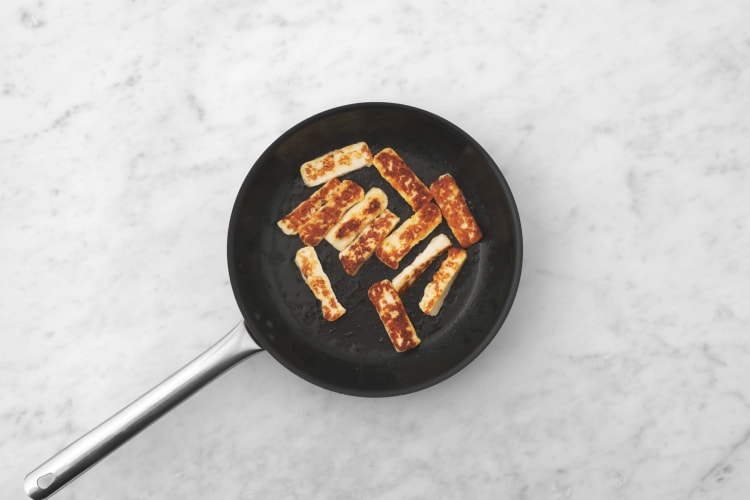 Grillkäse anbraten