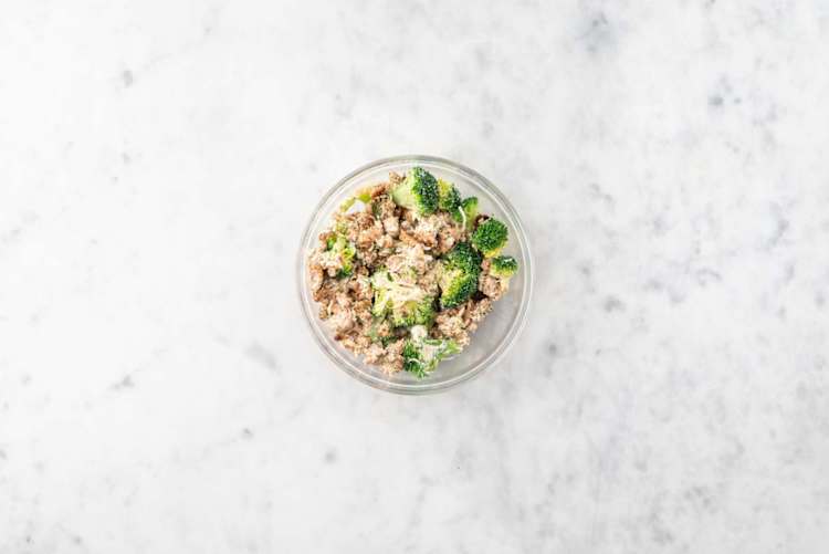 Broccoli koken en mengen