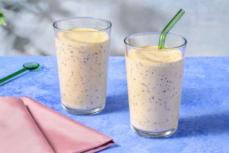 Tutti-fruttismoothie met frambozen, ananas, sinaasappel en banaan