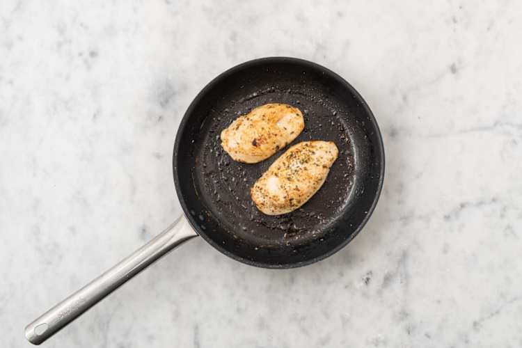 Aubergine en kip bakken