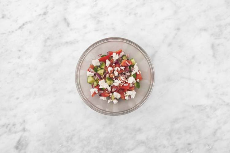 Lav græsk salat