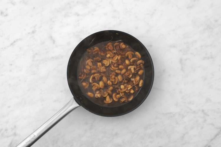 Cook mushrooms and make sauce