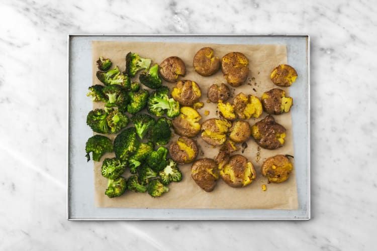 Rosta potatis och broccoli