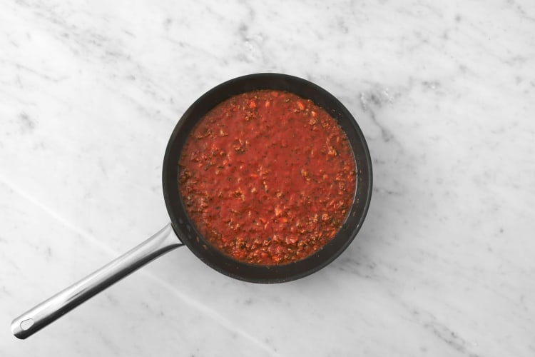 Añade la salsa