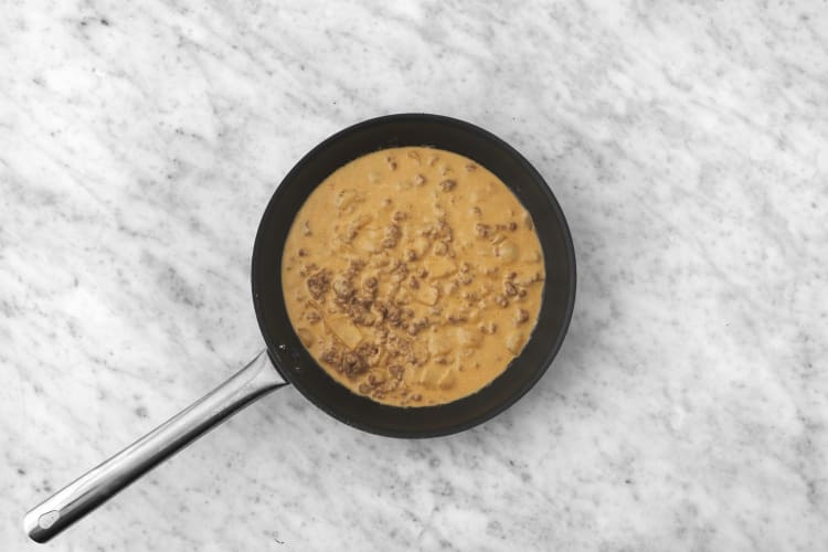 Make sausage gravy