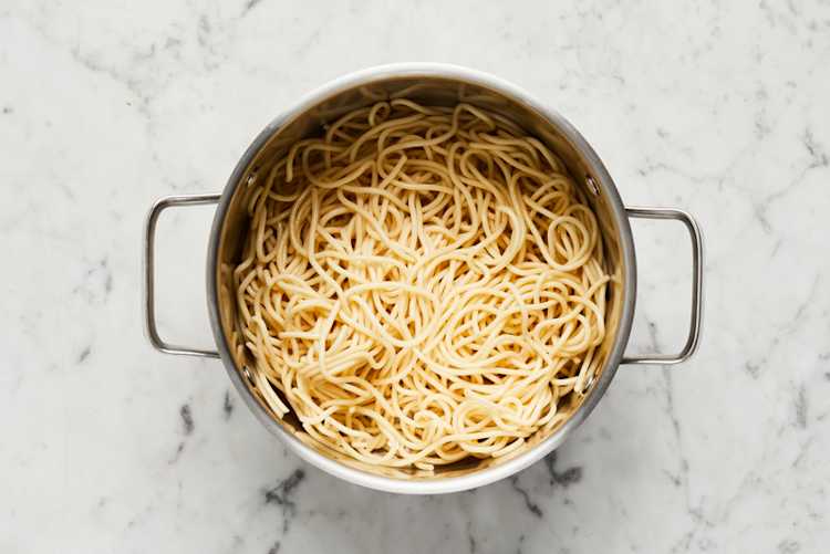 Cook spaghetti