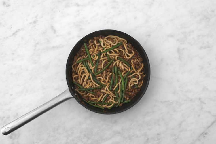 Coat the Noodles