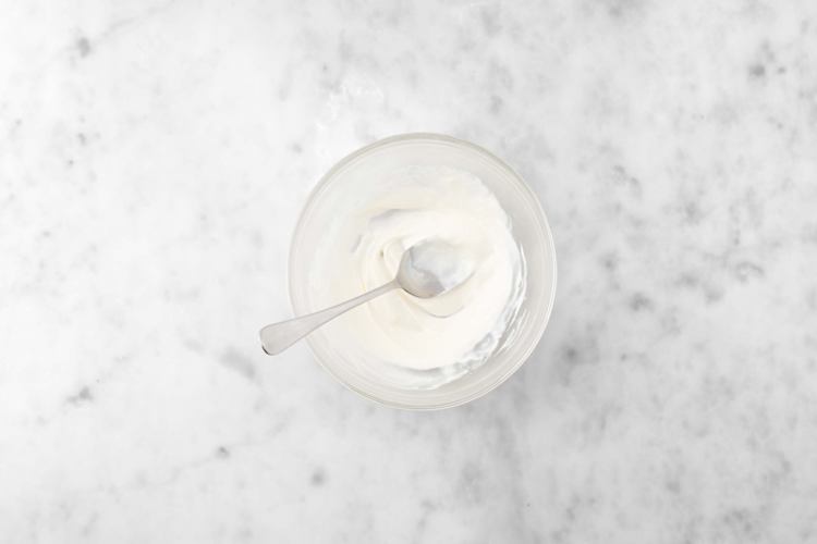 Préparer la sauce au yaourt