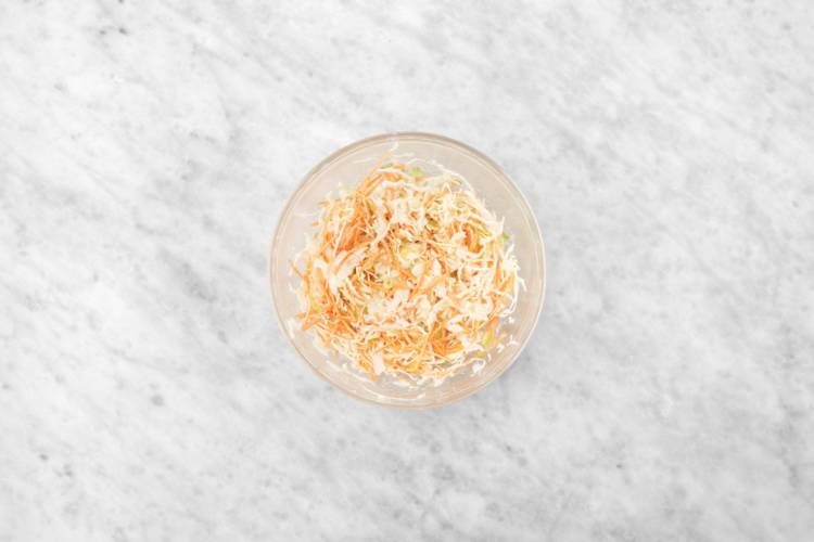 Préparer le coleslaw