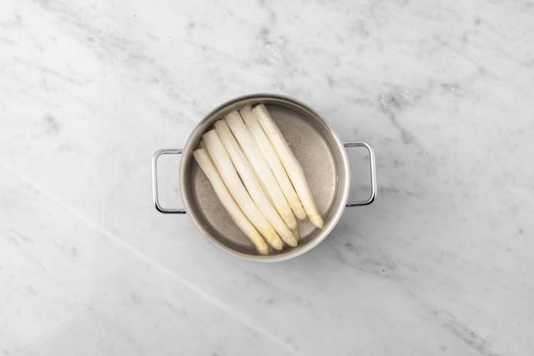 Witte asperges bereiden