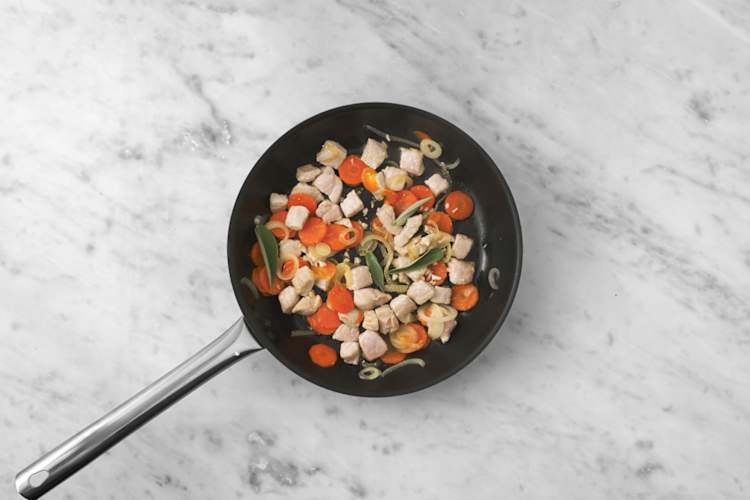 Rosolare verdure e carne