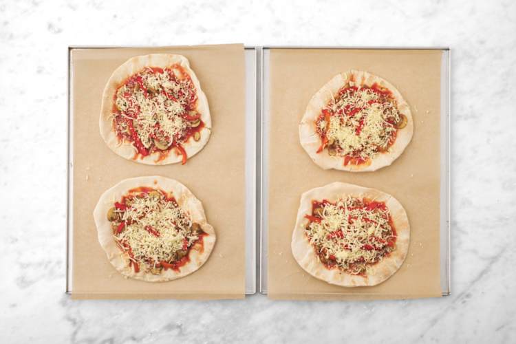 Enfourner la pizza