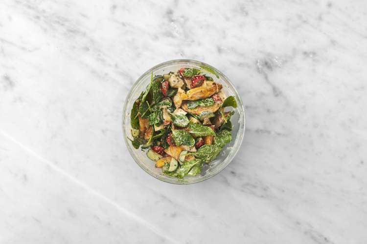 Salat marinieren