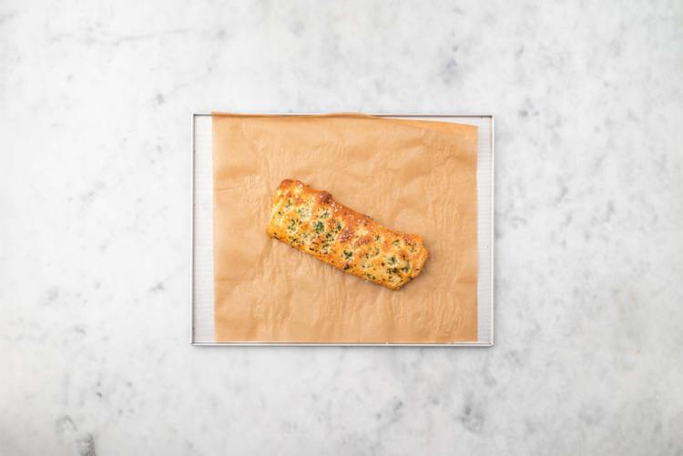 Bag hvidløgsbrød 