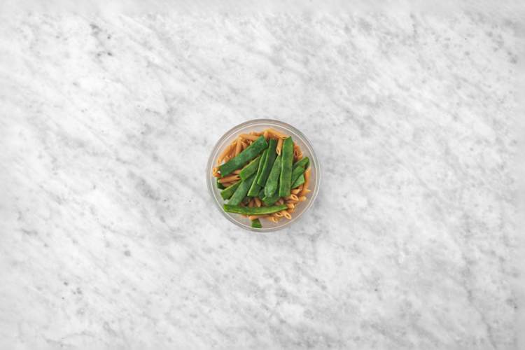 Cuocere pasta e taccole