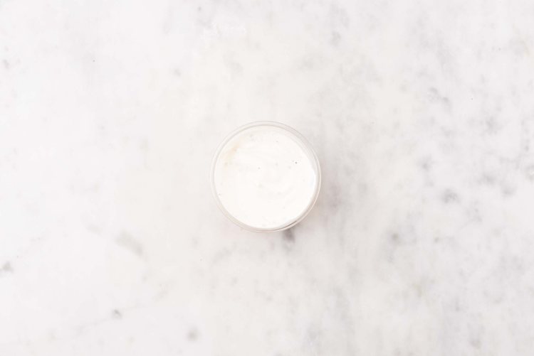 Lav hvidløgsyoghurt