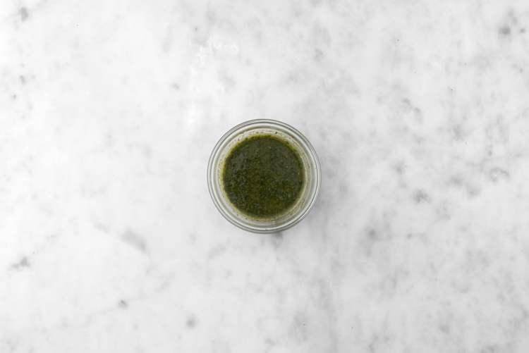 Prepara el aceite de perejil