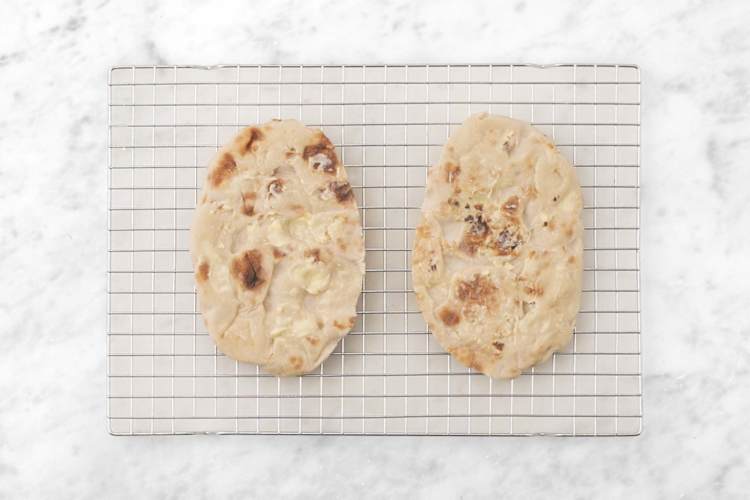 Varm naanbrød