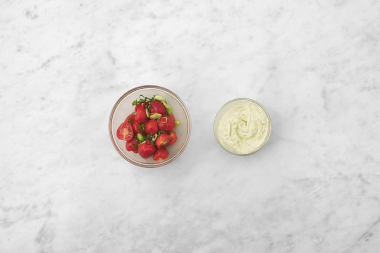Make salad and crema