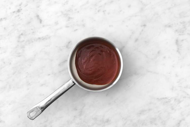Make the Currywurst Sauce