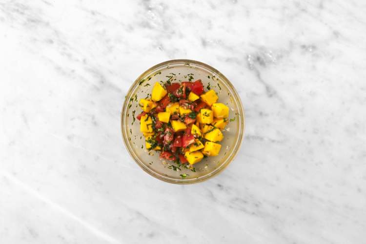 Fullfør mangosalsa