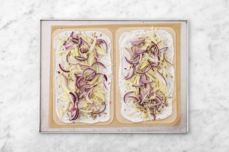 Flammkuchen belegen