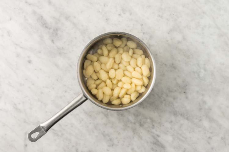 Cook the gnocchi