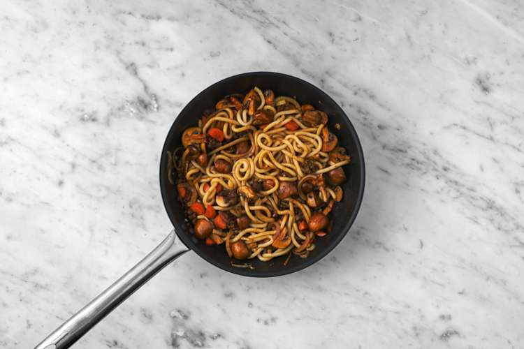 Coat the Noodles