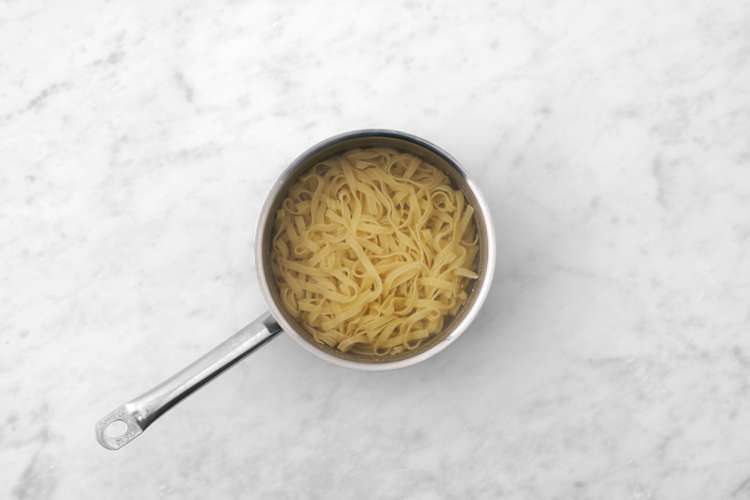 Cook the fettuccine