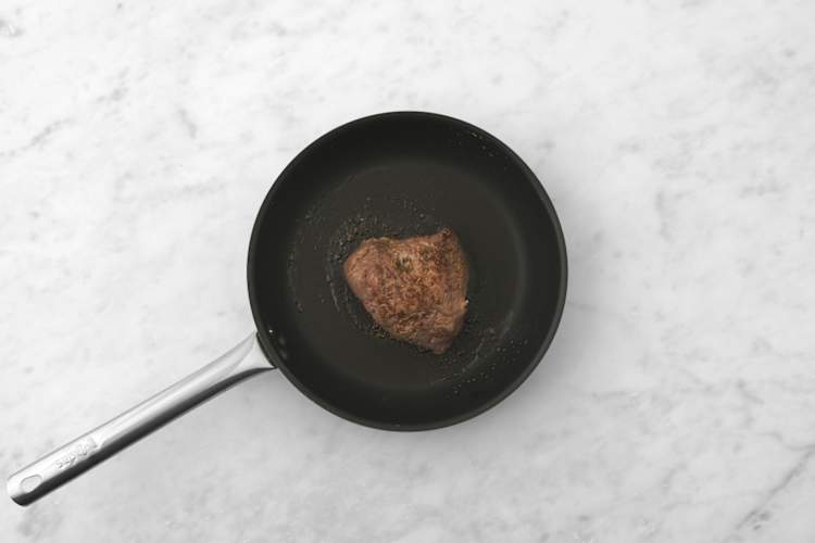 Cuocere la carne
