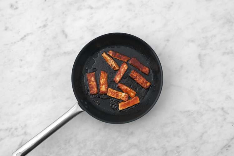 Cook the halloumi