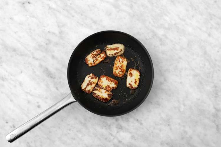 Cook the halloumi