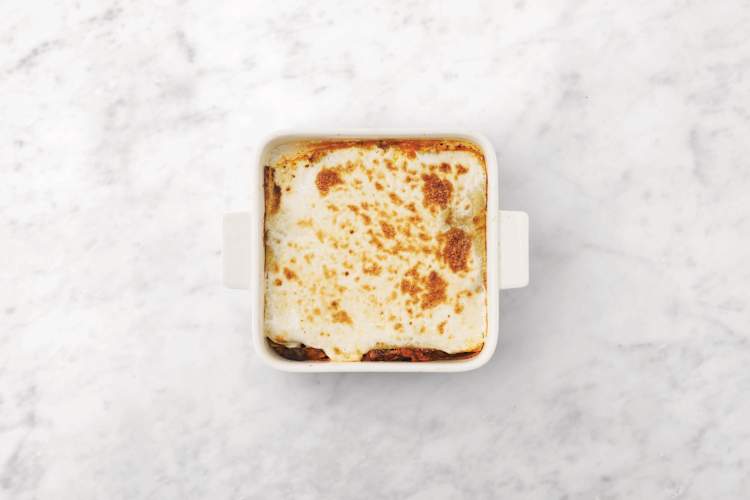 Bake the lasagne