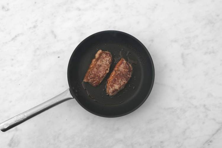 Steak braten