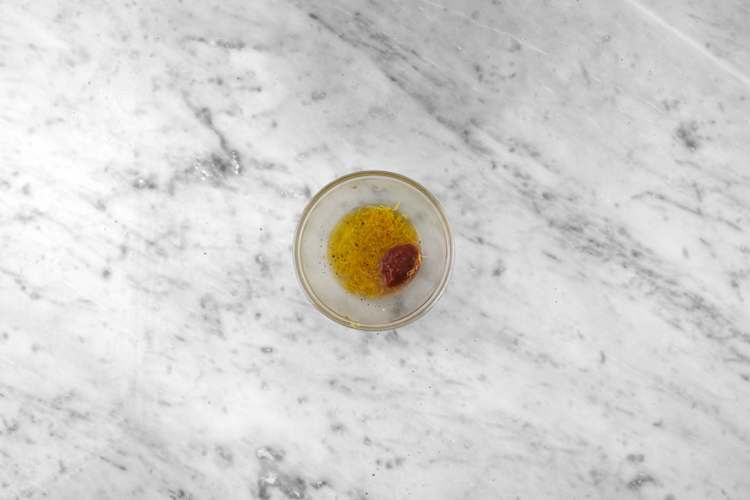 Mix your Salad Dressing