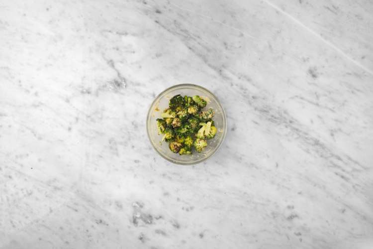 Broccoli herausnehmen