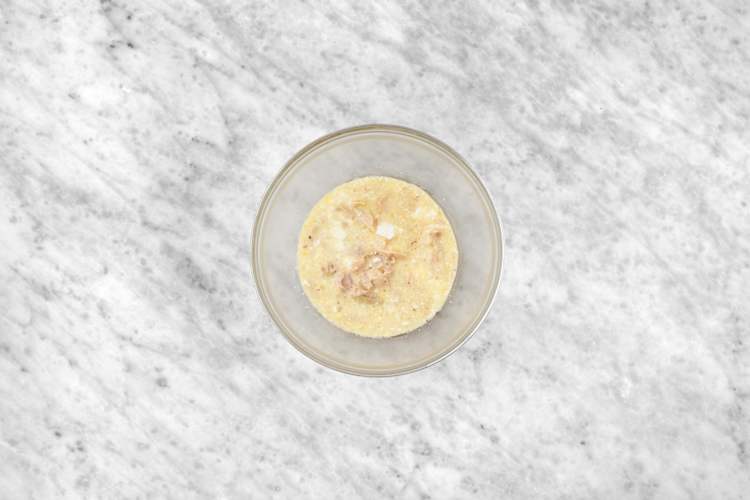 Préparer l'appareil à clafoutis