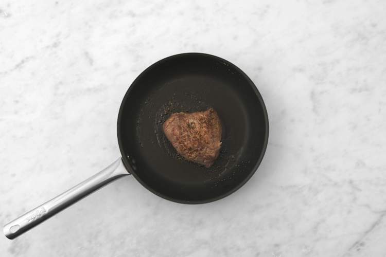 Cuocere la bistecca